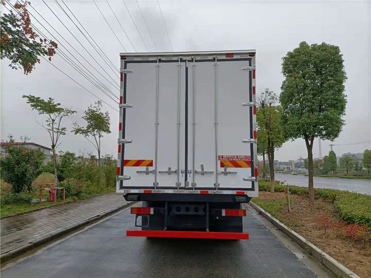 東風(fēng)天龍前四后八高頂 9.6米冷藏車
