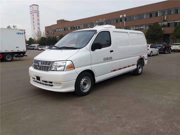 國(guó)六面包型金杯新快運(yùn)面包冷藏車