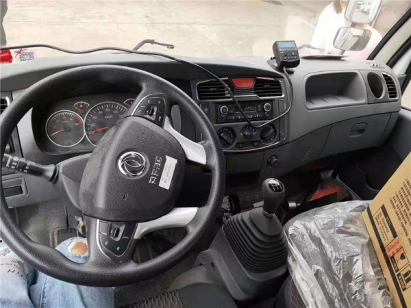 國(guó)六4.2米東風(fēng)多利卡冷藏車(chē)