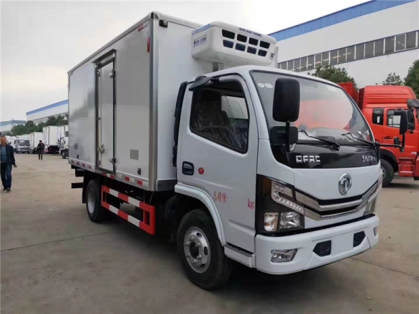 國(guó)六4.2米東風(fēng)多利卡冷藏車(chē)