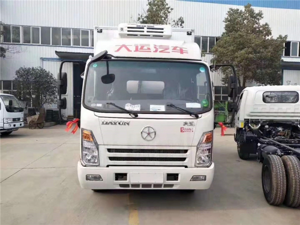 國(guó)六4.2米大運(yùn)藍(lán)牌冷藏車(chē)