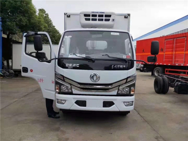 國(guó)六4.2米東風(fēng)多利卡冷藏車(chē)