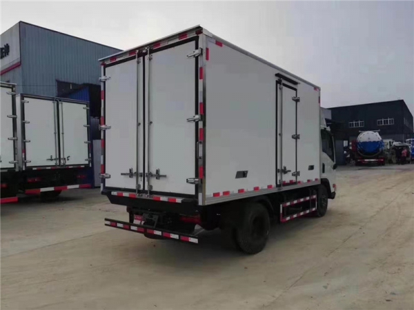 國(guó)六4.2米大運(yùn)藍(lán)牌冷藏車(chē)