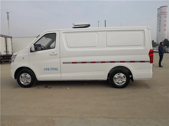 國六長安睿行M80面包冷藏車