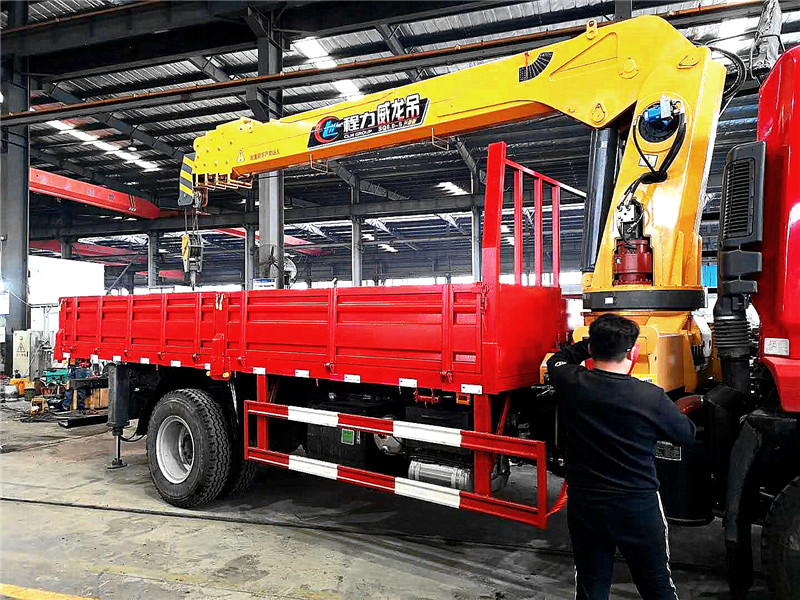 東風(fēng)錦程單橋8噸隨車吊