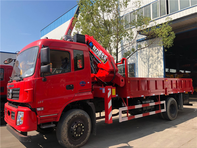 東風(fēng)專底單橋折臂12噸隨車吊